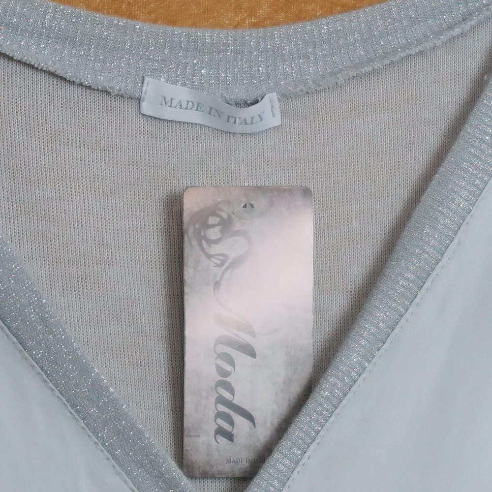 NWT Moda Made in Italy Silver Button-V-Neck Rayon Hi-Lo Pullover O/S MSRP $74 - Picture 5 of 7
